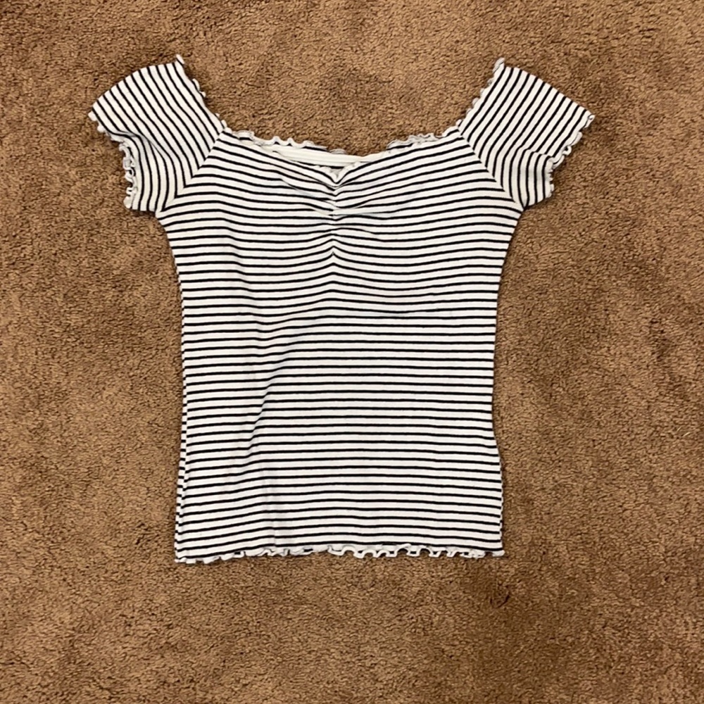 hollister cropped shirt
